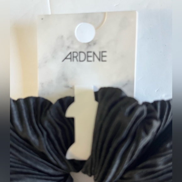 Set of 2 Hair Scrunchies - 1 Towel Scrunchie (Pre-Owned), 1 Reg Scrunchie (New) - Picture 9 of 13